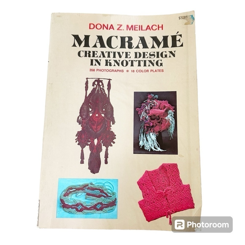 1971 Dona Z. Meilach Macrame Creative Design in Knotting Paperback Book